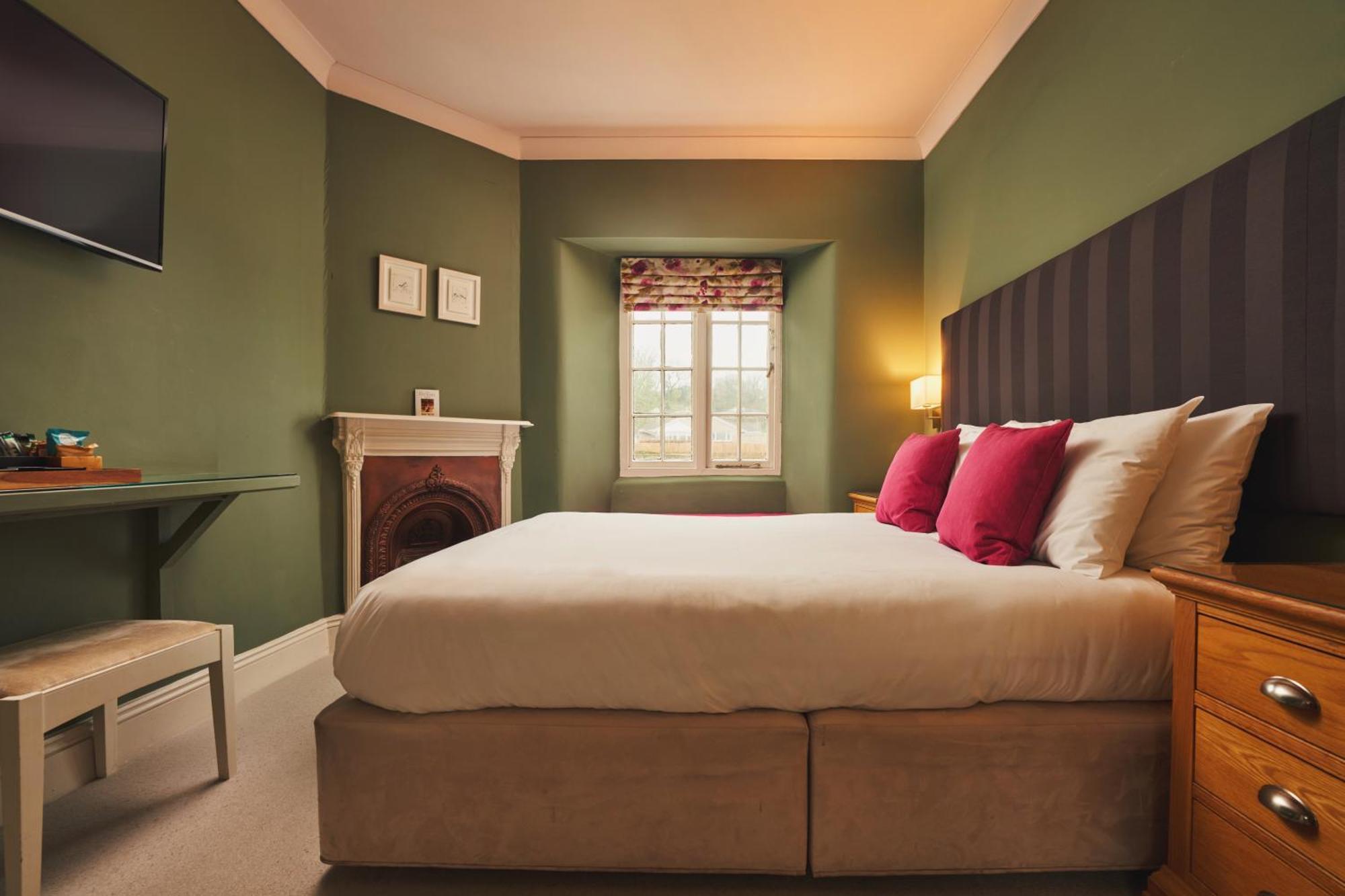 Отель Rose And Crown Yealmpton Экстерьер фото